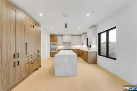 2220 Mackay Avenue Fort Lee NJ 07024