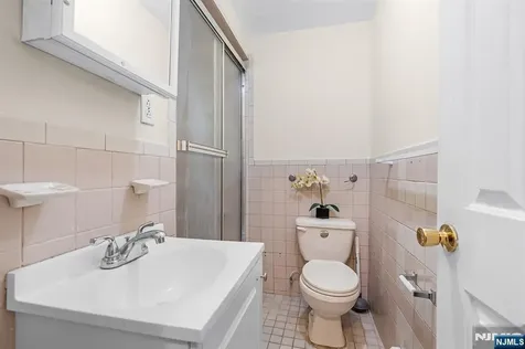 274 Greylock Parkway Belleville NJ 07109