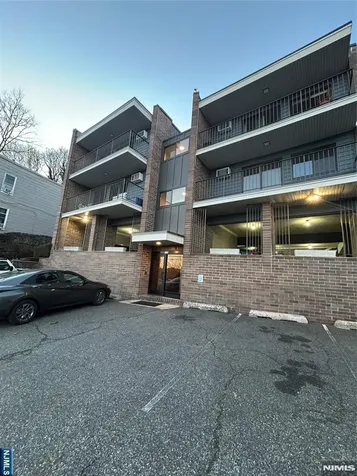 148 Undercliff Avenue Edgewater NJ 07020