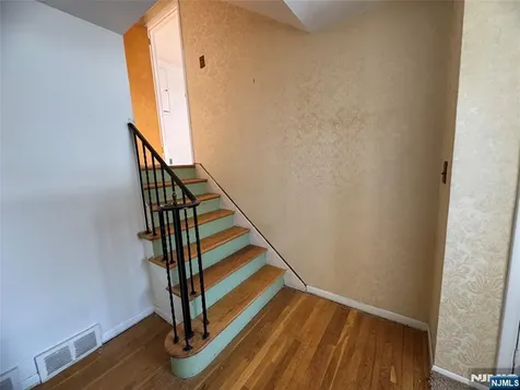 35 18th Avenue Elmwood Park NJ 07407