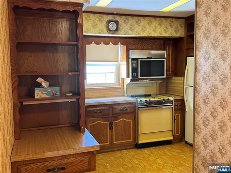 35 18th Avenue Elmwood Park NJ 07407