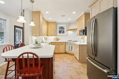 56 Highland Road Glen Rock NJ 07452