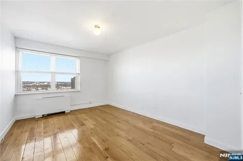 2077 Center Avenue Fort Lee NJ 07024