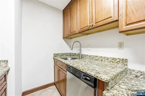 2077 Center Avenue Fort Lee NJ 07024