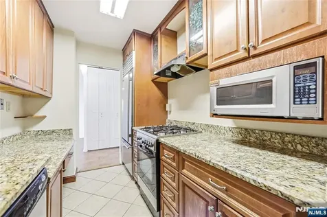 2077 Center Avenue Fort Lee NJ 07024
