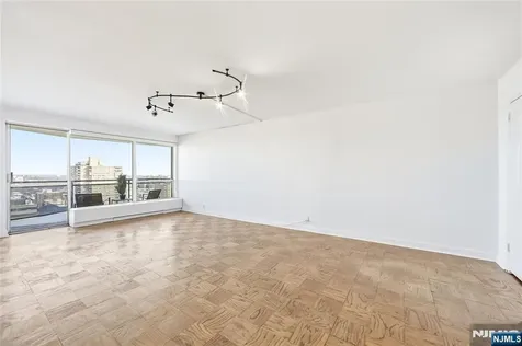 2077 Center Avenue Fort Lee NJ 07024