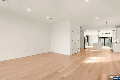 230 8th Street Palisades Park NJ 07650