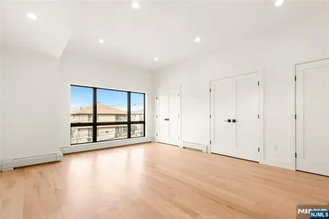 230 8th Street Palisades Park NJ 07650