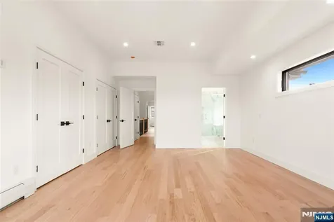 230 8th Street Palisades Park NJ 07650