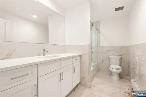 230 8th Street Palisades Park NJ 07650
