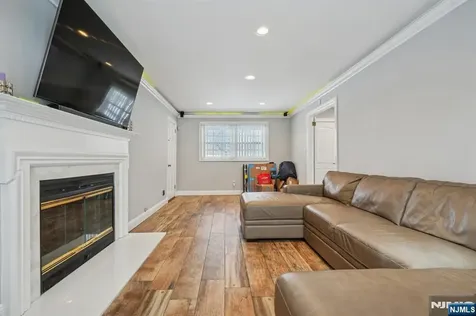 25 Nathan Way Wayne NJ 07470