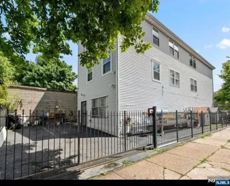 613 20th Street Irvington NJ 07111