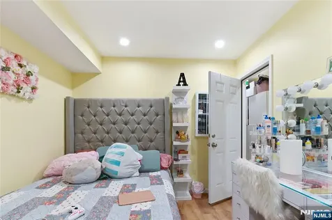 613 20th Street Irvington NJ 07111