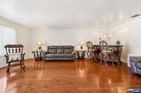 364 Broad Street Carlstadt NJ 07072
