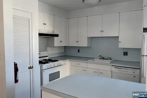 41 Elmwood Terrace Elmwood Park NJ 07407