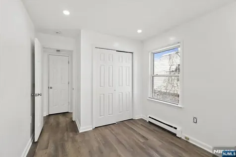 17 Holsman Street Paterson NJ 07522