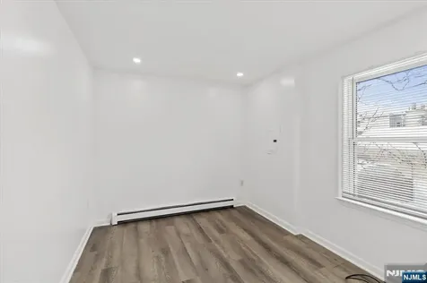 17 Holsman Street Paterson NJ 07522