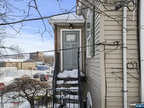 17 Holsman Street Paterson NJ 07522