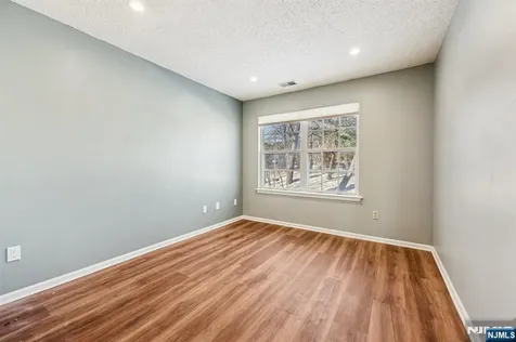1075 Ash Drive Mahwah NJ 07430