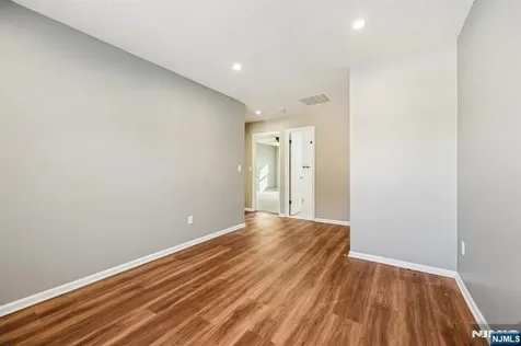 1075 Ash Drive Mahwah NJ 07430