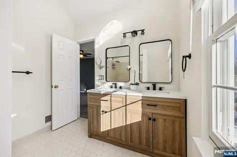 1075 Ash Drive Mahwah NJ 07430