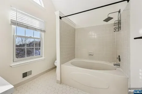 1075 Ash Drive Mahwah NJ 07430