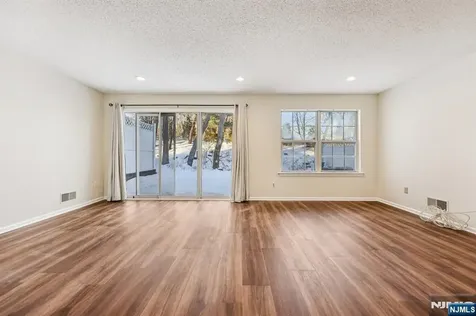 1075 Ash Drive Mahwah NJ 07430