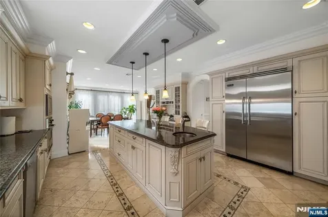 21 Priscilla Lane Englewood Cliffs NJ 07632