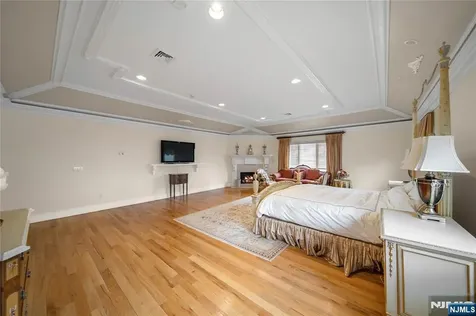 21 Priscilla Lane Englewood Cliffs NJ 07632