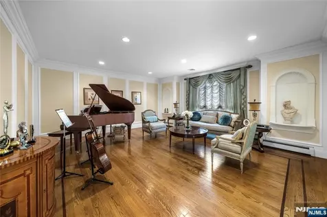 21 Priscilla Lane Englewood Cliffs NJ 07632