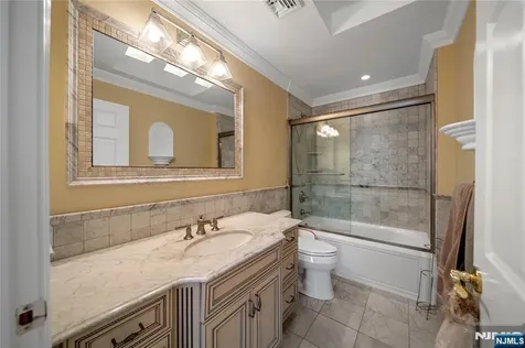21 Priscilla Lane Englewood Cliffs NJ 07632