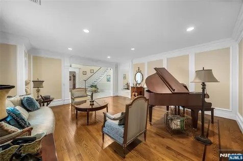21 Priscilla Lane Englewood Cliffs NJ 07632
