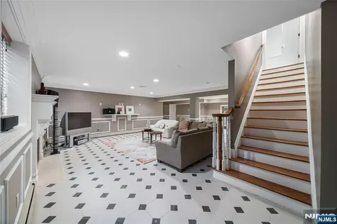 21 Priscilla Lane Englewood Cliffs NJ 07632
