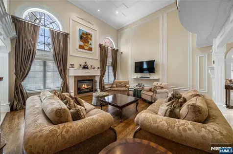 21 Priscilla Lane Englewood Cliffs NJ 07632