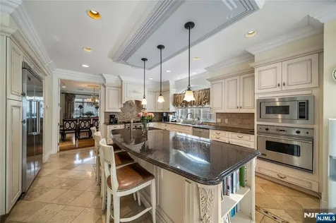 21 Priscilla Lane Englewood Cliffs NJ 07632