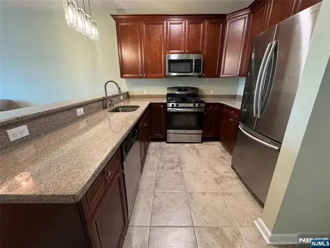 523 Bushes Lane Elmwood Park NJ 07407