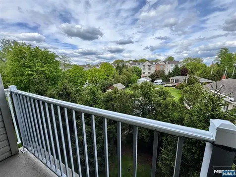 523 Bushes Lane Elmwood Park NJ 07407