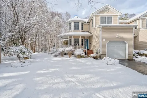 15 Paradise Place Roseland NJ 07068