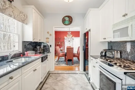 15 Paradise Place Roseland NJ 07068