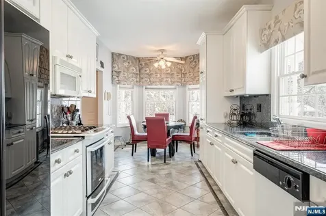 15 Paradise Place Roseland NJ 07068