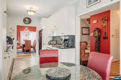 15 Paradise Place Roseland NJ 07068