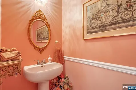 15 Paradise Place Roseland NJ 07068