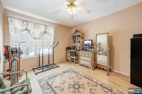 15 Paradise Place Roseland NJ 07068