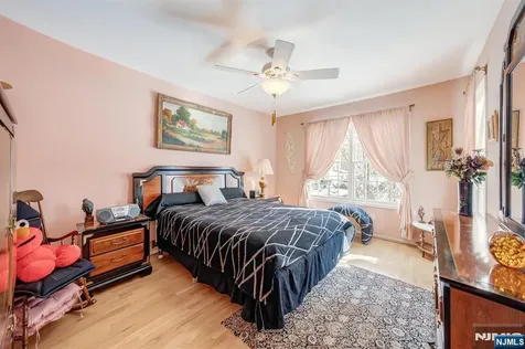 15 Paradise Place Roseland NJ 07068