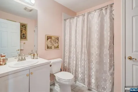15 Paradise Place Roseland NJ 07068