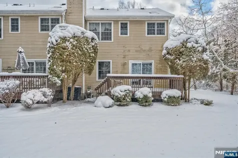 15 Paradise Place Roseland NJ 07068
