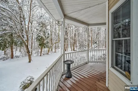 15 Paradise Place Roseland NJ 07068