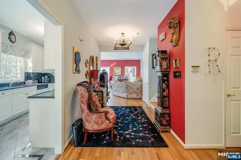 15 Paradise Place Roseland NJ 07068