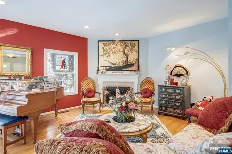 15 Paradise Place Roseland NJ 07068