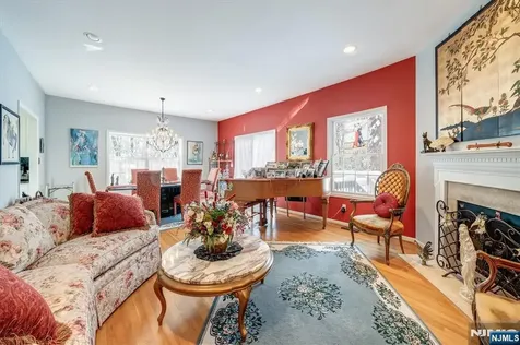 15 Paradise Place Roseland NJ 07068